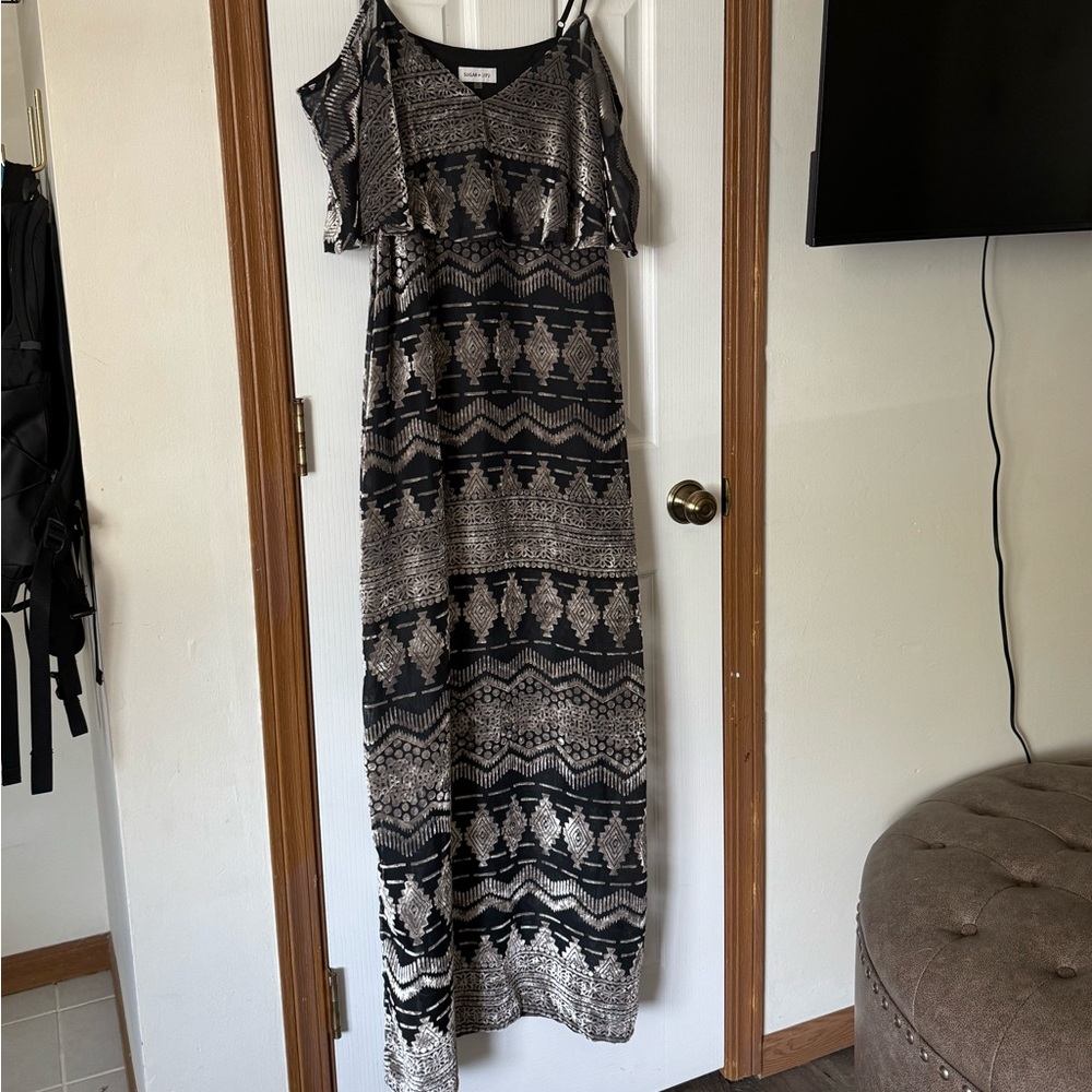 Elegant Black and Gray Patterned Maxi Dress